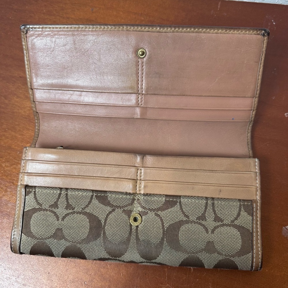 Coach women Wallet - Picture 3 of 6